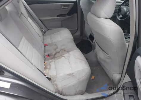 2015 Toyota Camry Le z USA, uszkodzony, nr VIN 4T1BF1FK4FU035403